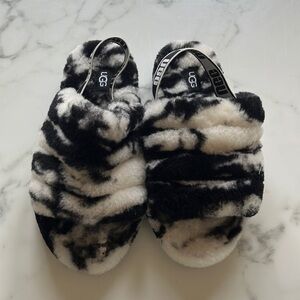UGG Authentic girl’s tie-dye lambs wool slippers unworn
